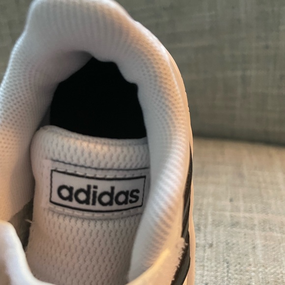 BRAND NEW Adidas Superstar sneaker for toddler - Picture 5 of 7